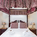 Riviera Guesthouse